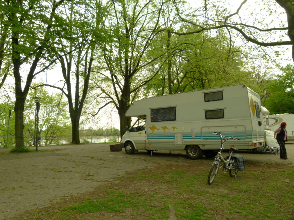 Camperstop by Rhine, Koln