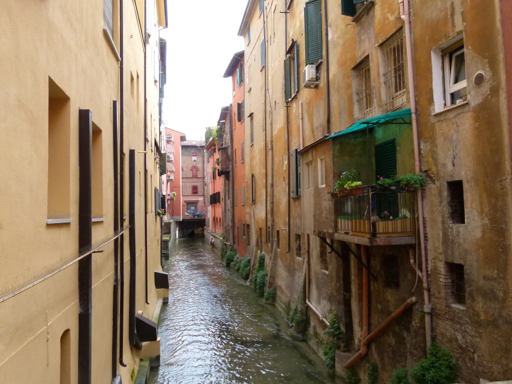 An interesting canal through the streets.