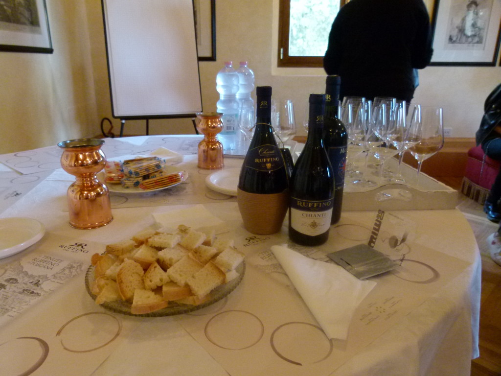 Wine tasting with bread with olive oil, very delicious. 