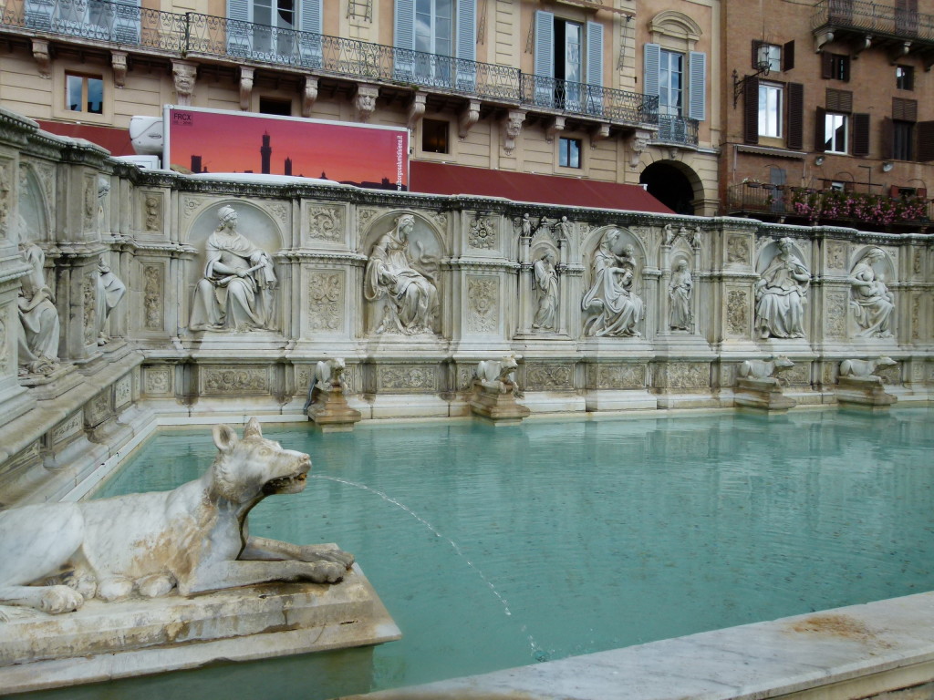 The happy fountain at the Il Campo.