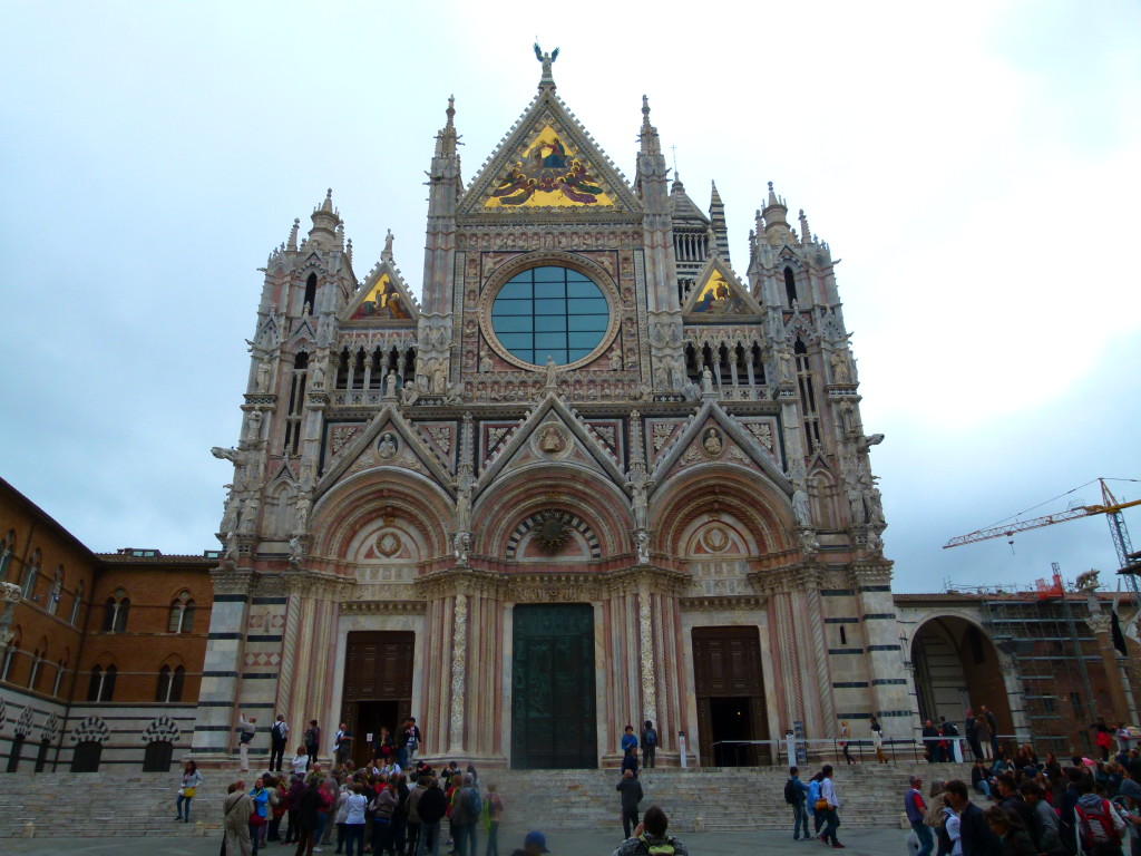 Nuovo Duomo, amazing carvings  in pink and white marble