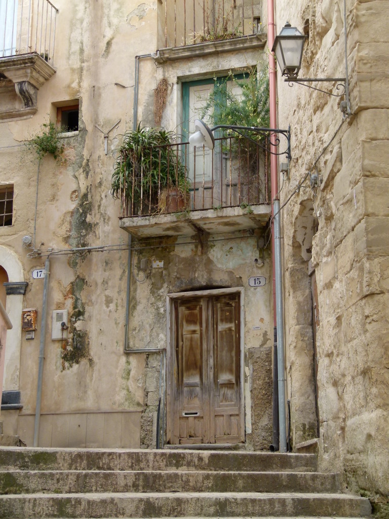 The backstreets were very interesting with doorways and balconies, some in need of some attention.