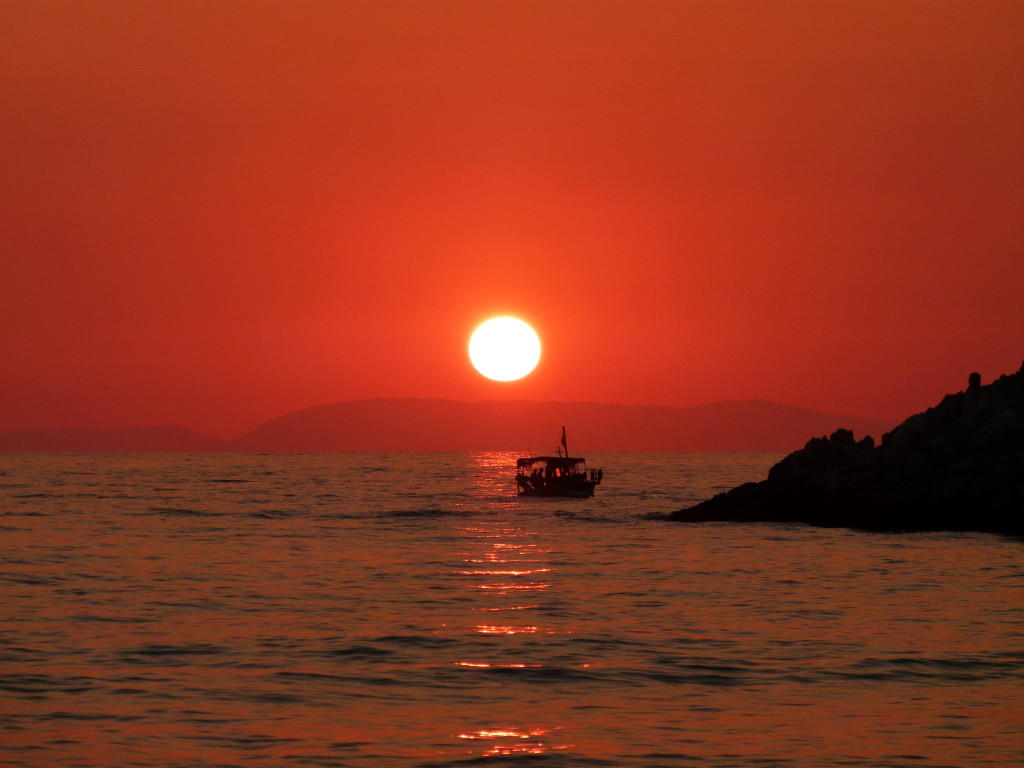 Read more about the article Beach bums in Greece