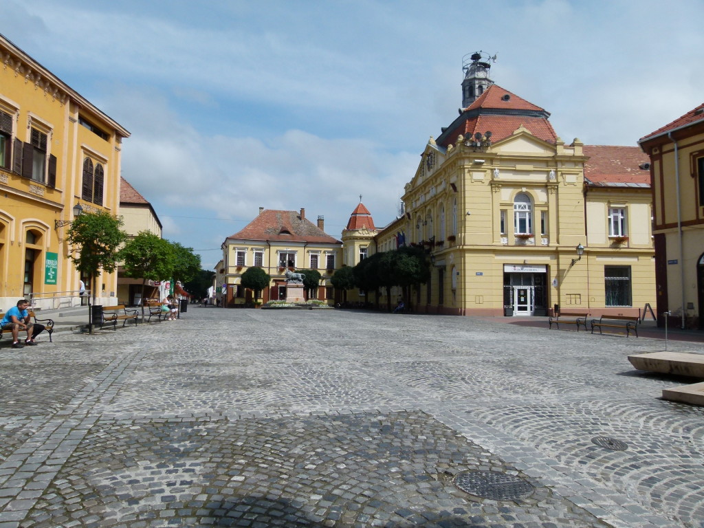 The main square of  Szigetvar. Very quiet.