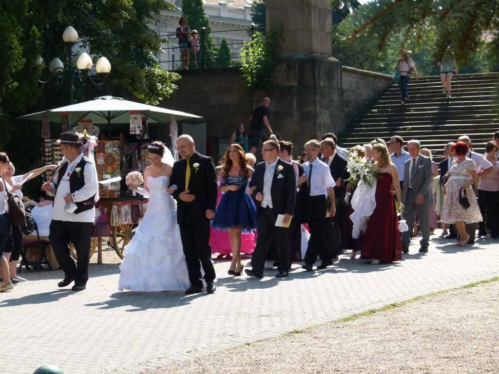 Wedding procession, Eger