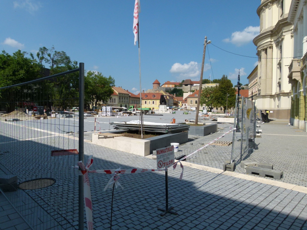 Eger city square, more renovation work.