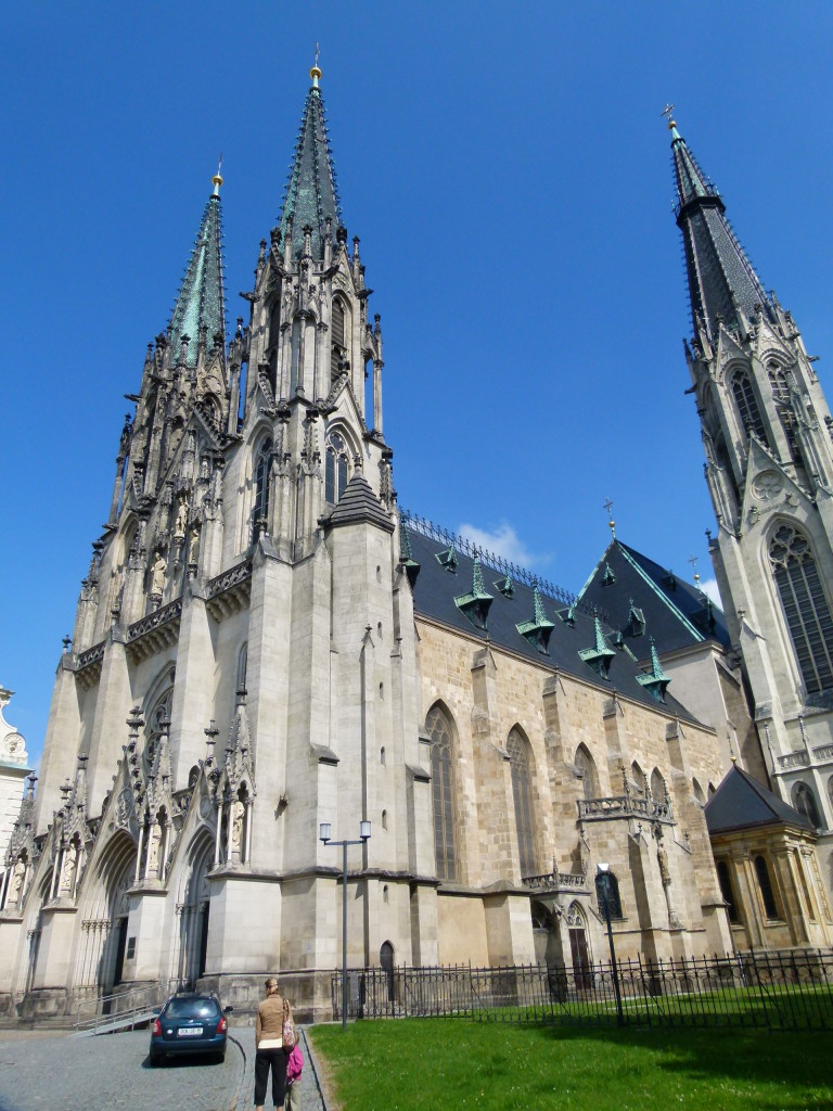 St Wenceslas Cathedral. The  Prince Svatopluk commenced the construction of the Cathedral in 1104-1107. His son Wenceslas continued with the construction and handed over the unfinished building to Olomouc Bishop Jindřich Zdík before his death. The unfinished building was consecrated in 1131. It was completed in 1141 and it became an episcopal Church. The original three-nave Romanesque basilica has undergone numerous modifications and reconstructions. The cathedral was completely rebuilt into a Gothic style after a fire in 1265. 