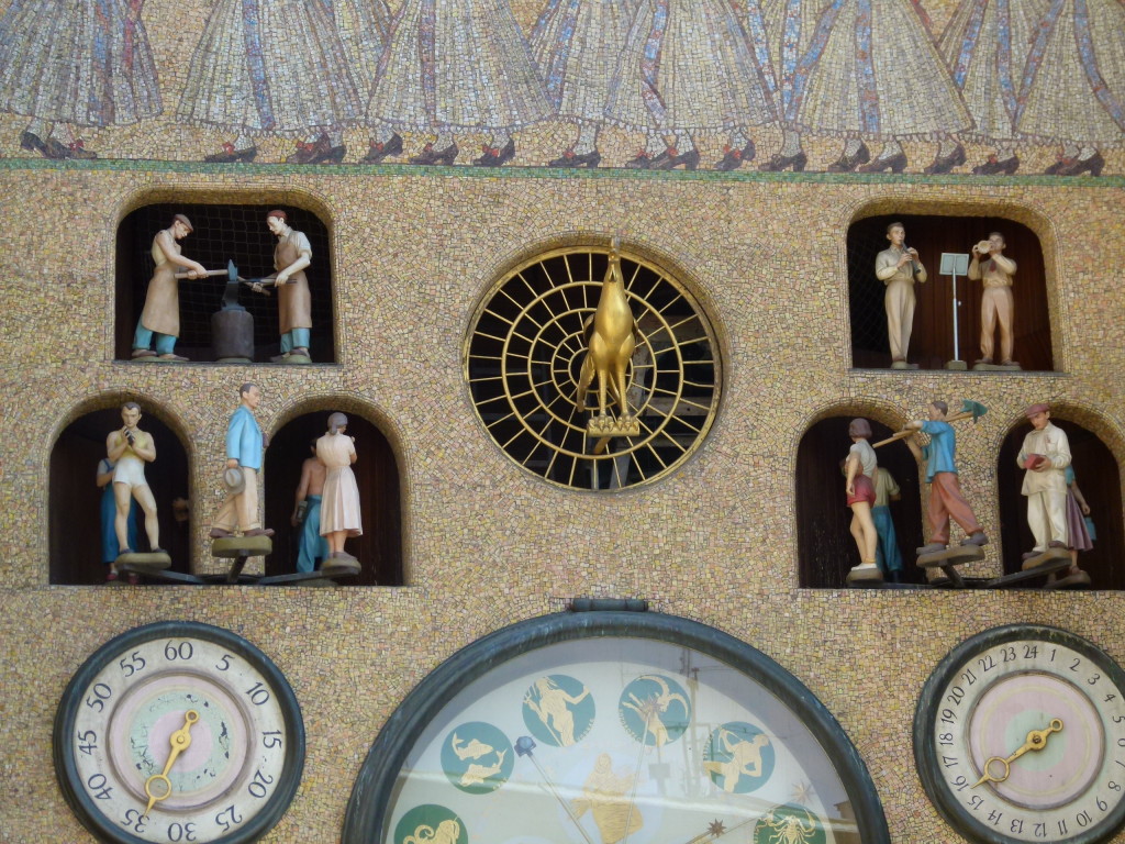 The mosaic decoration of the Clock is made of various portrayals on the lateral sides of the recess depicting characteristic work for each month of the year.