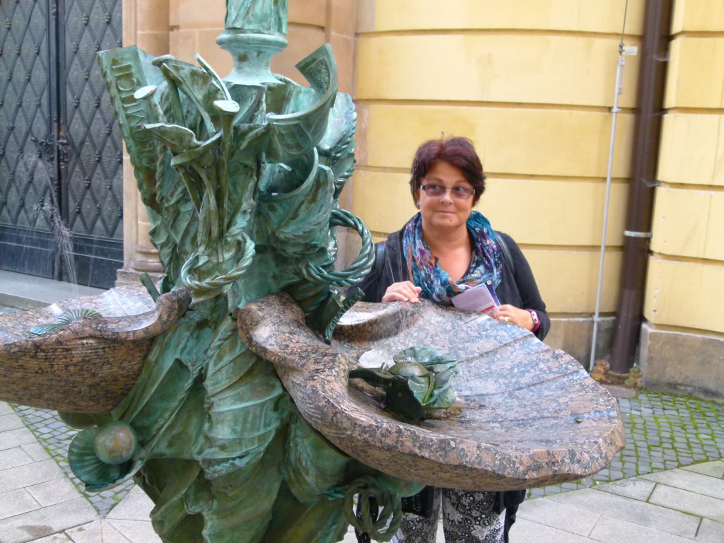 interesting fountain that must have sensors that allow the water to spout when you get near