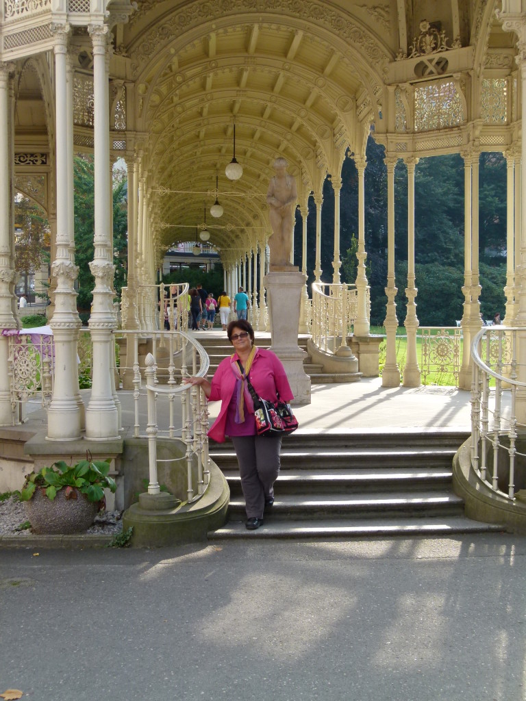 Jenny in front of the Park Collonade