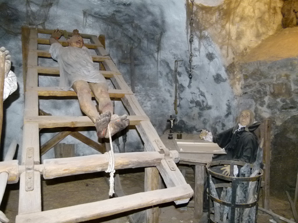 Loket, inside the castle dungeon. Scary looking models showing the torture techniques