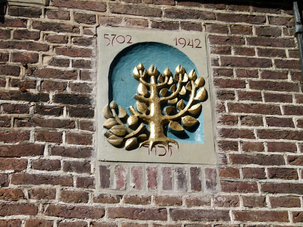 This wall plaque is to commemorate the Jewish population of the town who were killed in the 2nd World War.