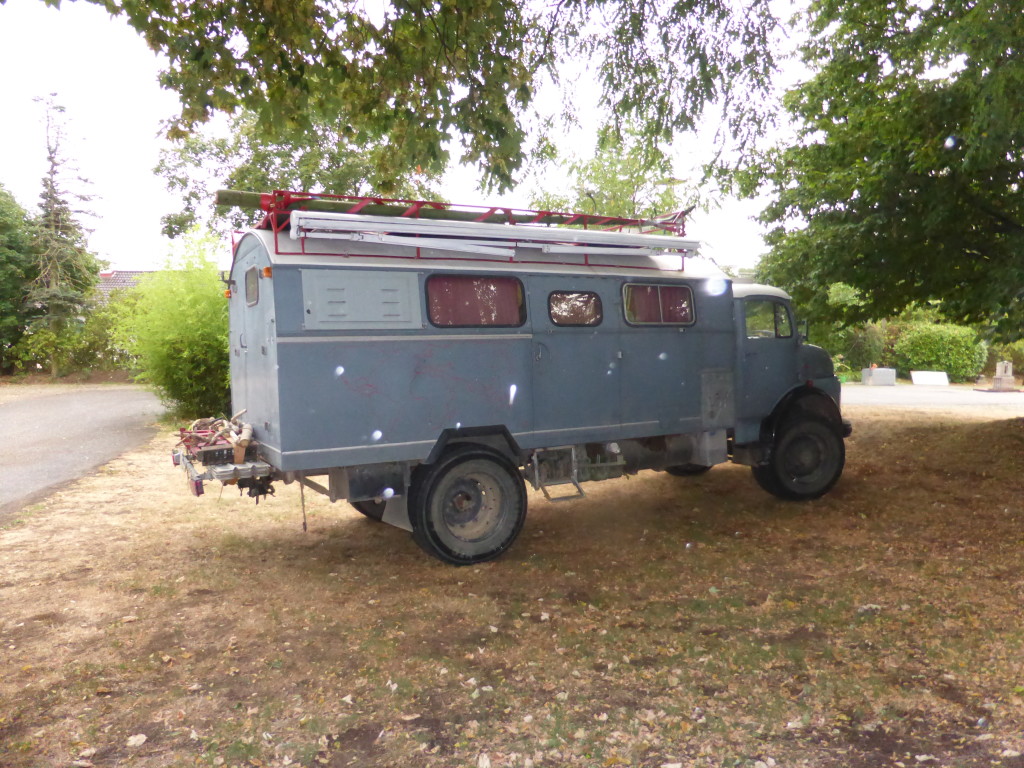 Saw three motorhomes in the Freiburg aire. All were converted trucks. This one had a map of the world on the side. It must have some grand plans.