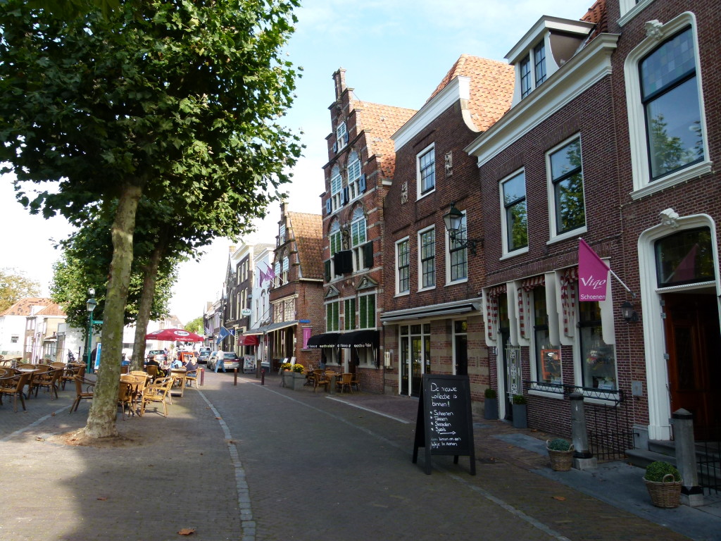 The main street of Oudewater.