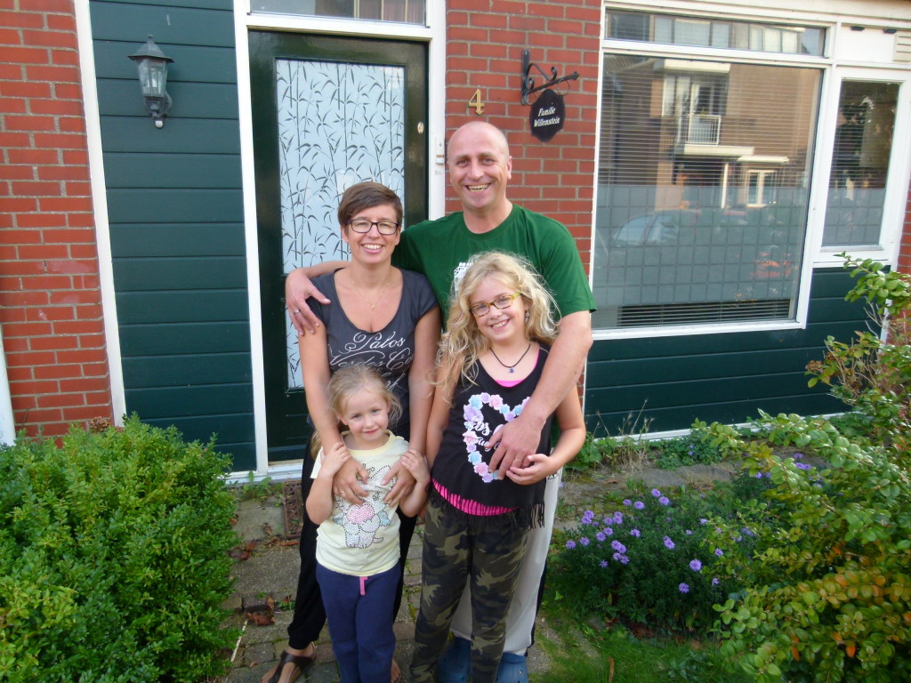 Michel, Trudy,Nienke and Jana, in front of their house in Dordrecht.