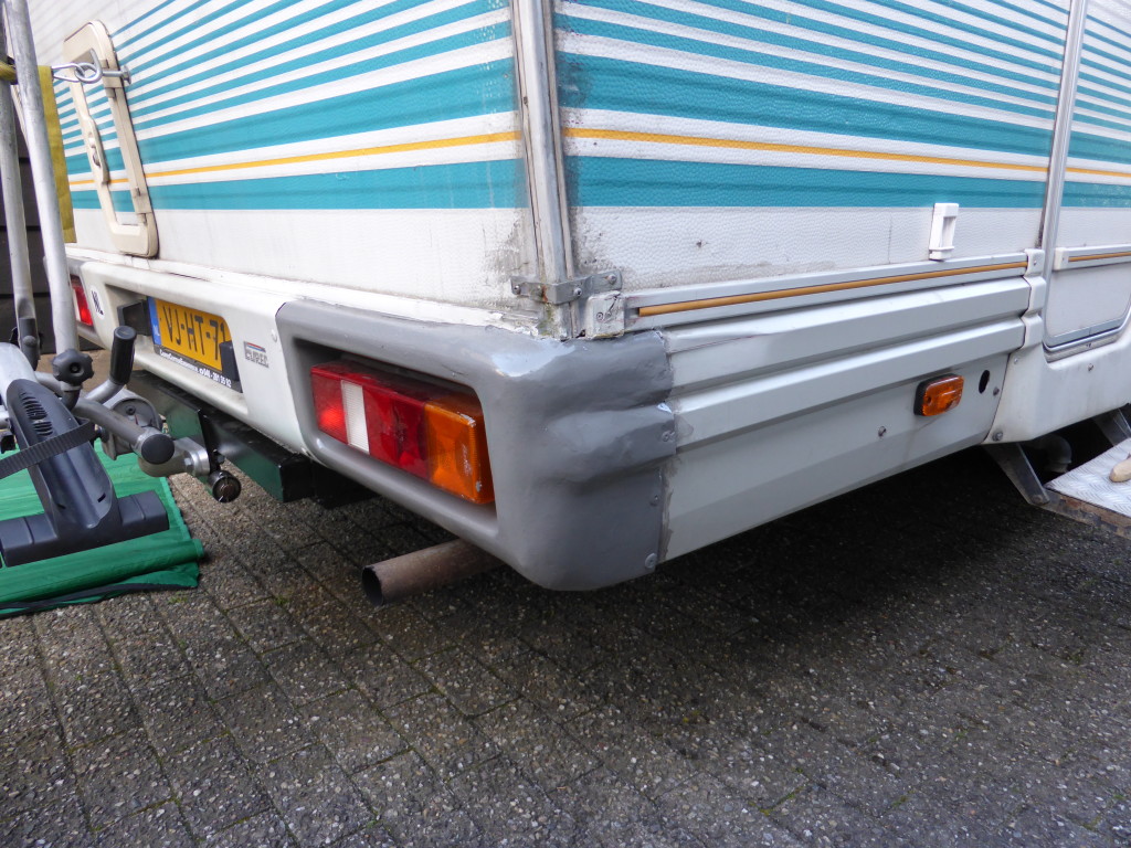 The corner is repaired, you can also see that the towbar has been raised to allow the bike rack more ground clearance.