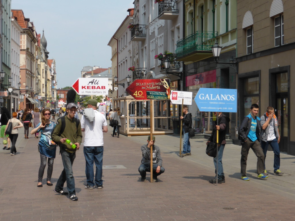 It was lunch time and sign were put up pointing to the local eateries. Sign holding , what a way to earn a living!!