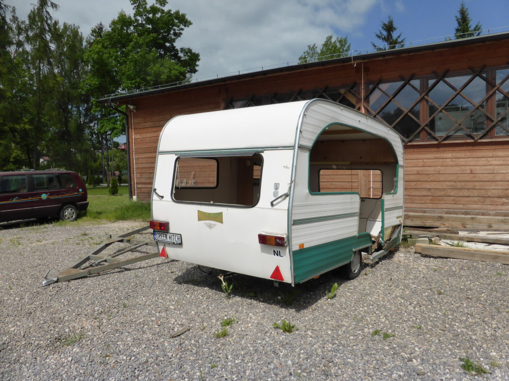 Where do all the old caravans go?? Here is the caravan grave site.