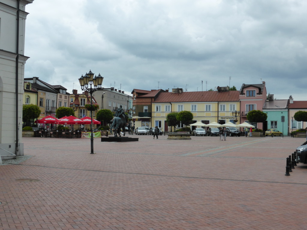 Town square of Warka. Not really exciting but it was break from jobs at the campsite.