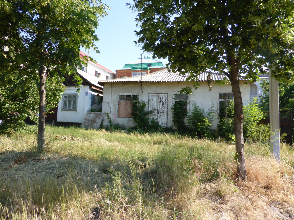 On the hill in Soroca, not all the houses were mansions as you can see.