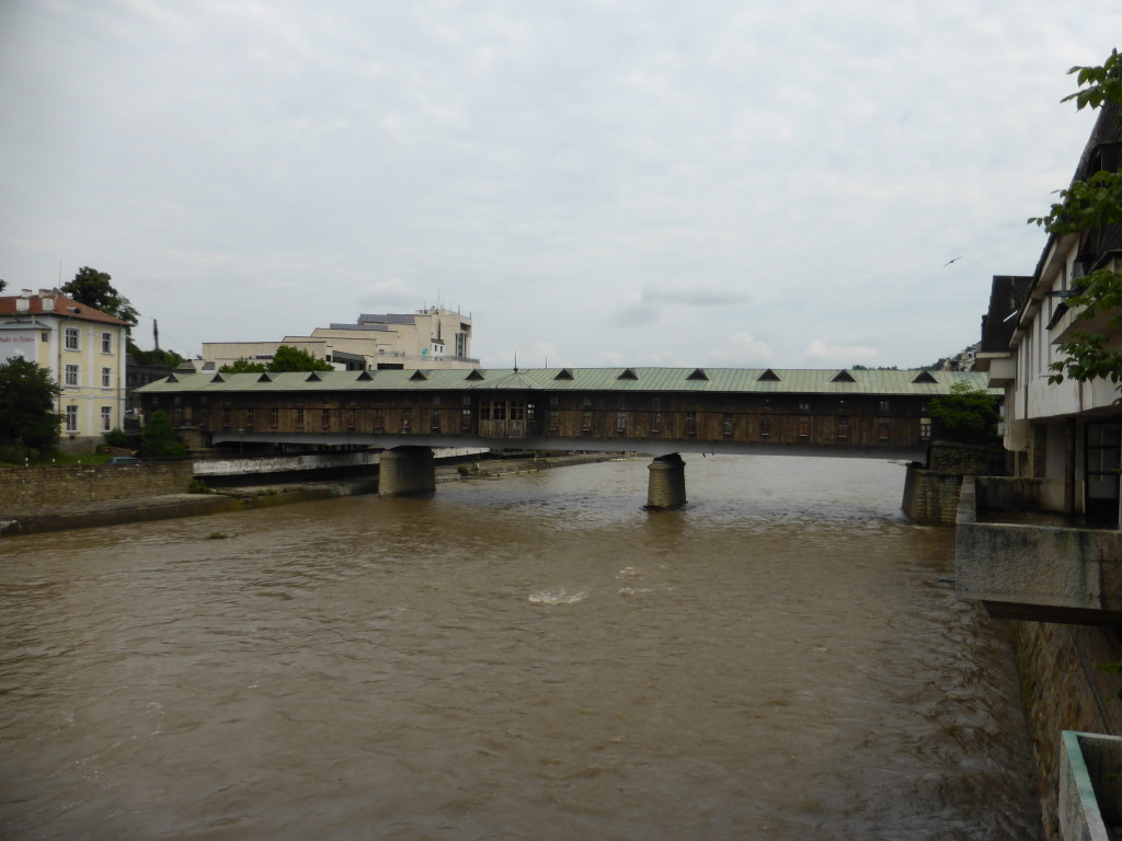 The covered bridge with shops.