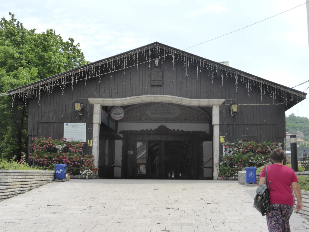 Entrance to the bridge.