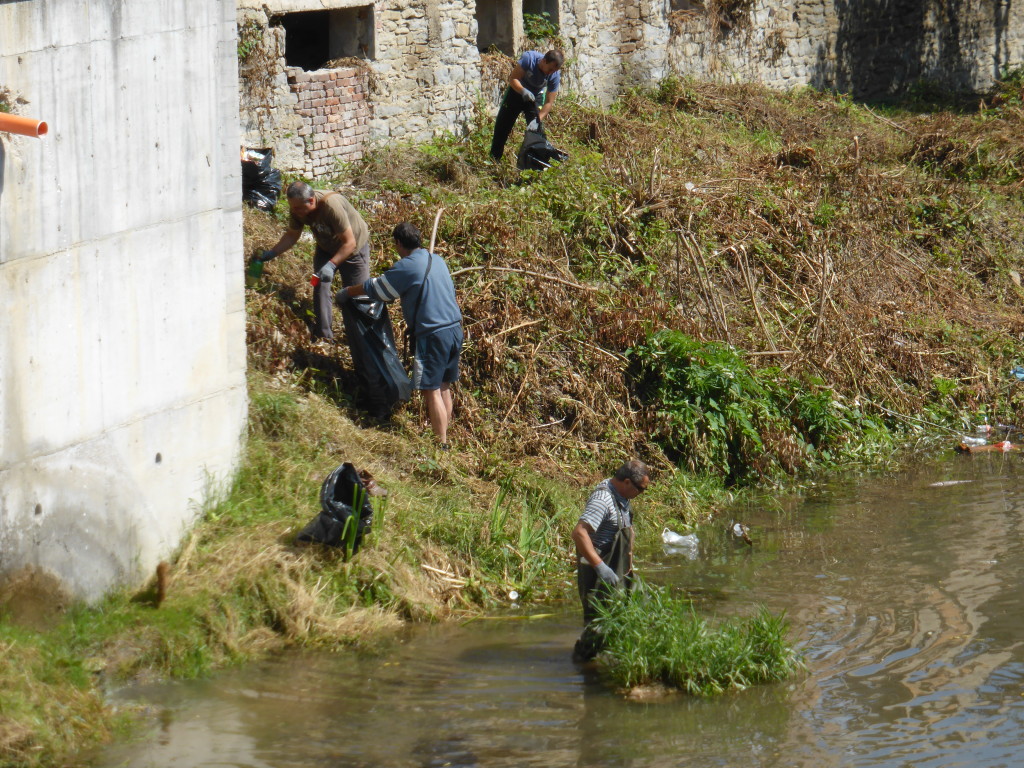 Bulgaria for the most part is a very clean place. Here we saw workers cleaning the riverbanks.