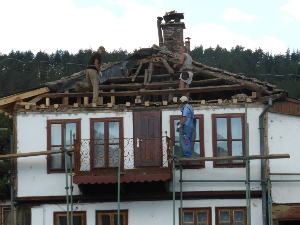 No OHS in Bulgaria. Very flimsy scaffolding and no safety equipment.