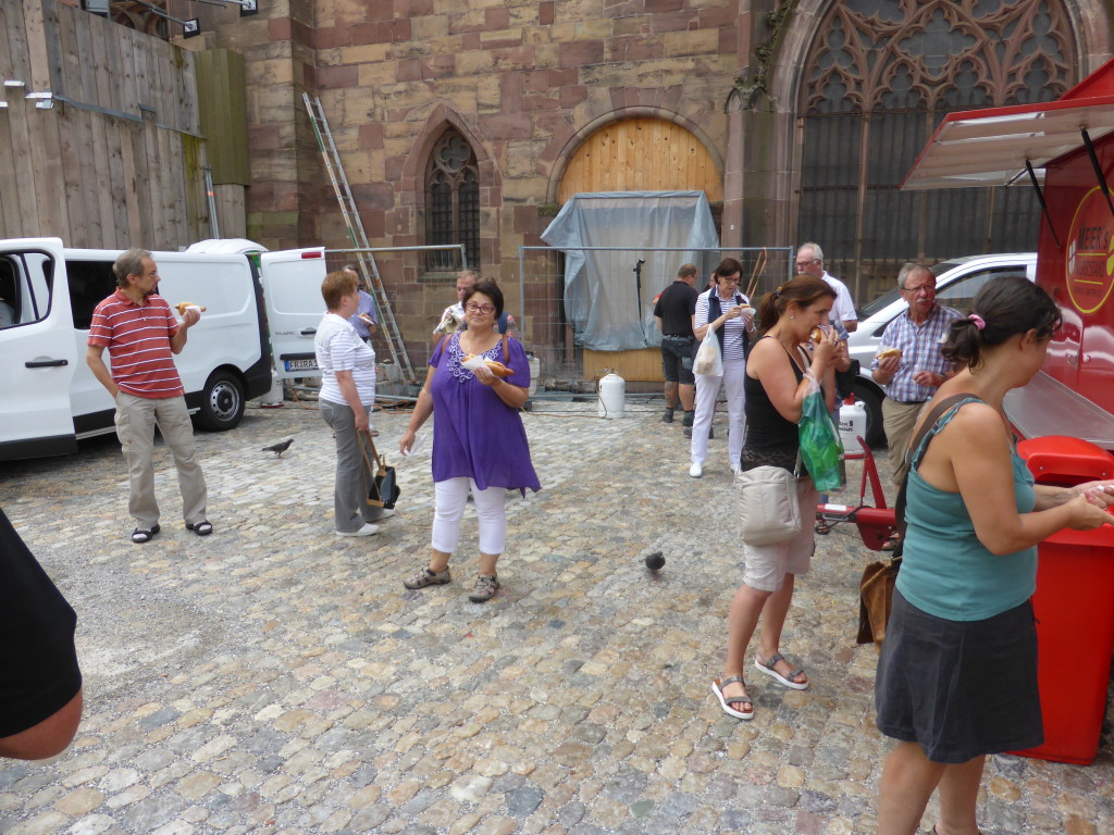 Jenny enjoying a wurst in bread along with many other people. A popular thing to do.