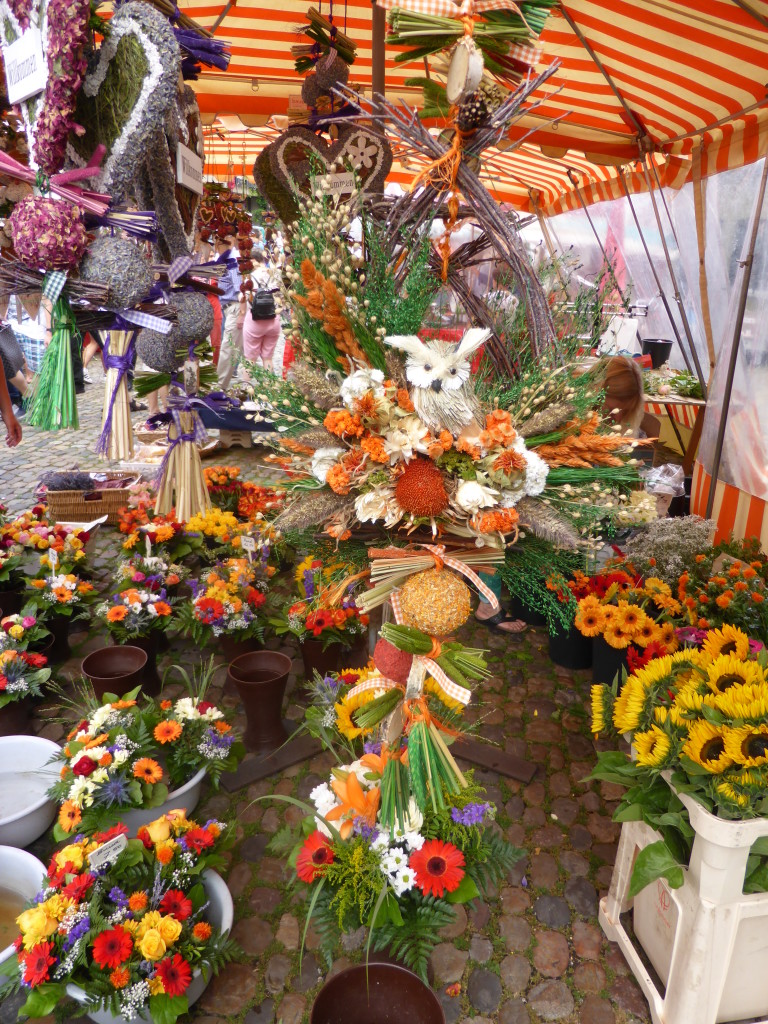 If you look carefully you can see the owl in the flower arrangement.