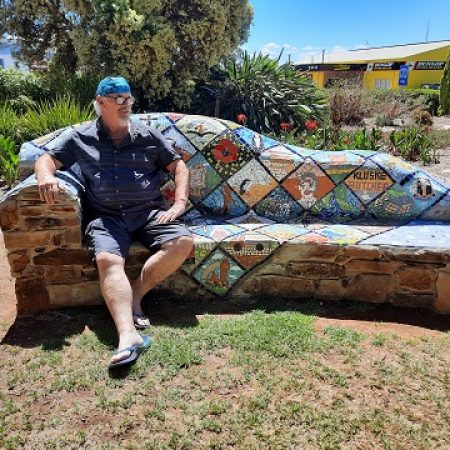 Ewout sitting on a mozaic bench